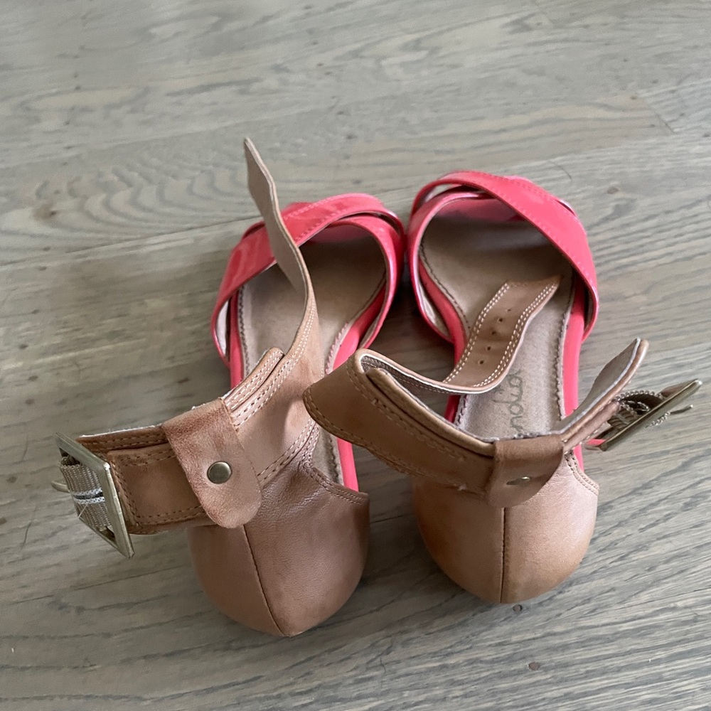 Splendid Sandals - Picture 2 of 2